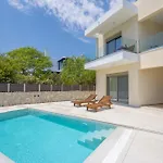 Pava-sea View Brand New *