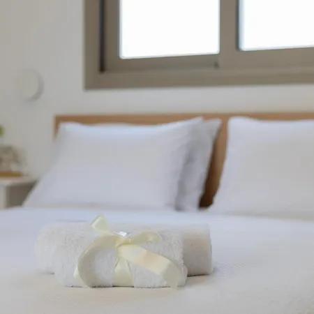 Pava-sea View Brand New *